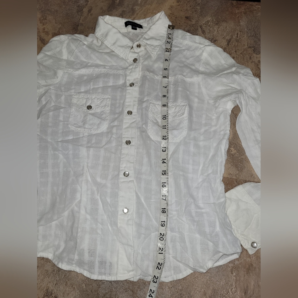 White Patterned Blouse with Snaps - Picture 11 of 16